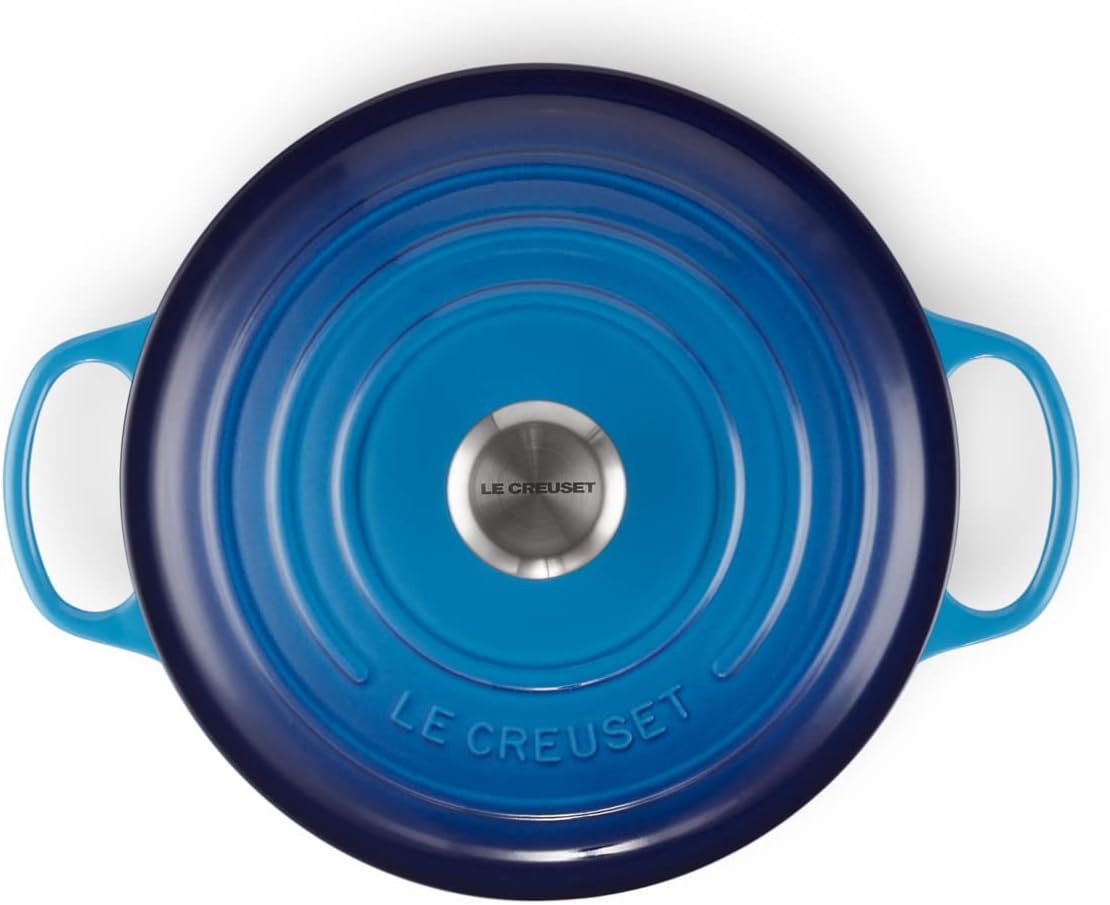 Le Creuset Signature żeliwne naczynie do pieczenia z pokrywką, Ø 26 cm, okrągłe, nadaje się do wszystkich rodzajów kuchenek i kuchenek indukcyjnych, pojemność: 5,3 l, 5,135 kg, kolor czerwony