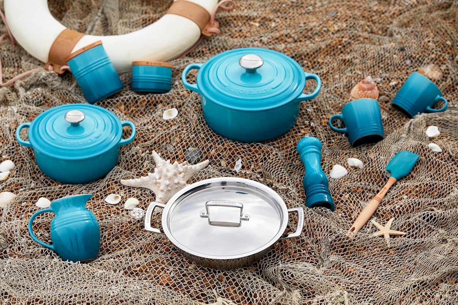 Le Creuset Signature żeliwne naczynie do pieczenia z pokrywką, Ø 26 cm, okrągłe, nadaje się do wszystkich rodzajów kuchenek i kuchenek indukcyjnych, pojemność: 5,3 l, 5,135 kg, kolor czerwony