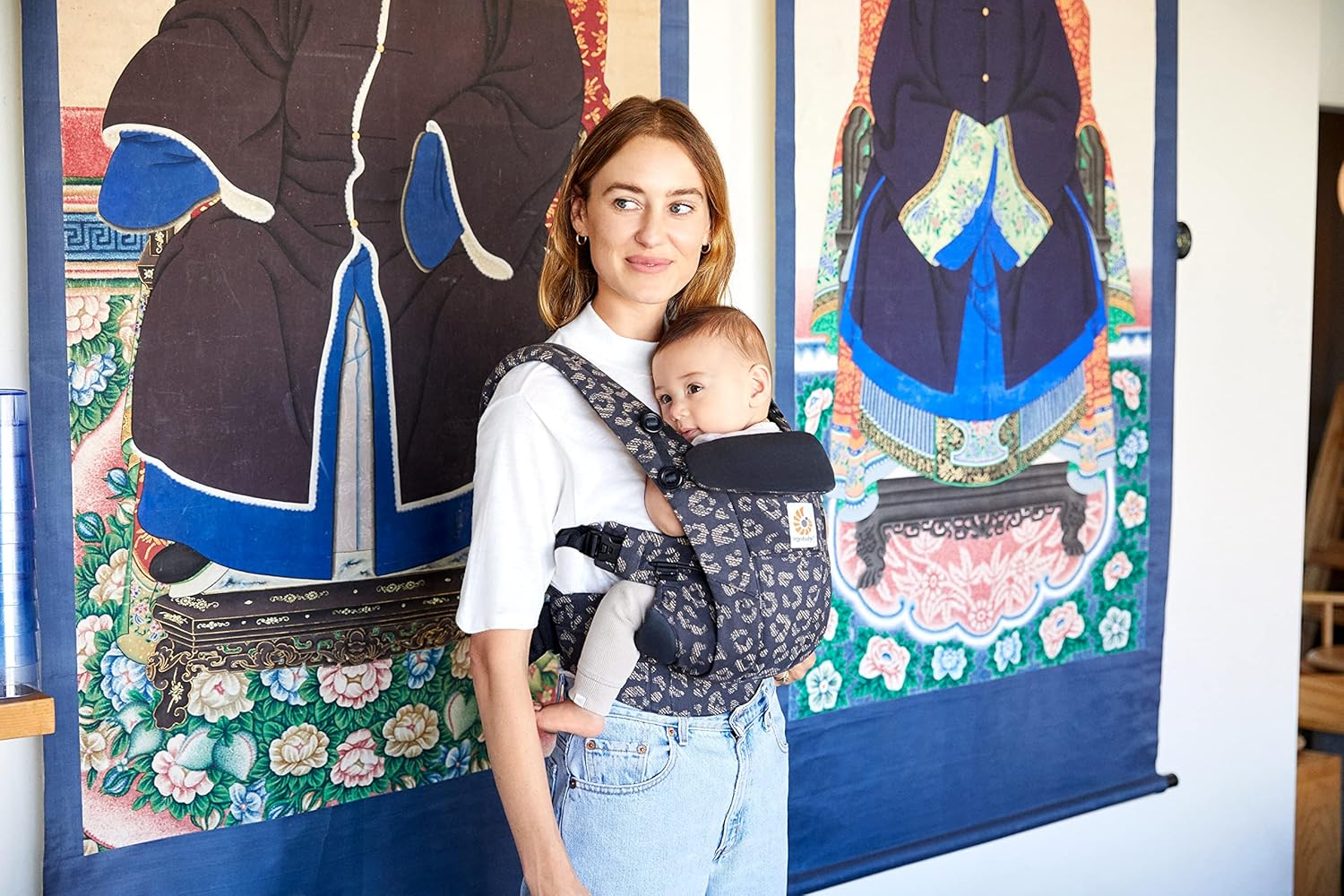 Ergobaby Omni Breeze Nosidełko dla noworodków od urodzenia do 20 kg, 4 pozycje SoftFlex Mesh Ergonomiczne nosidełko dla niemowląt Nosidełko do noszenia na plecach, Graphite Grey