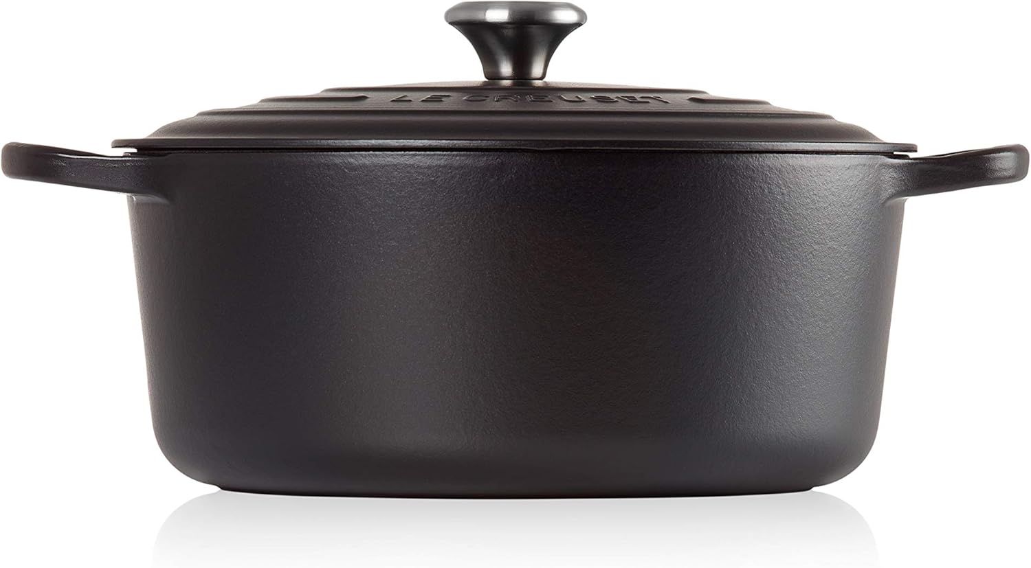 Le Creuset Signature żeliwne naczynie do pieczenia z pokrywką, Ø 26 cm, okrągłe, nadaje się do wszystkich rodzajów kuchenek i kuchenek indukcyjnych, pojemność: 5,3 l, 5,135 kg, kolor czerwony