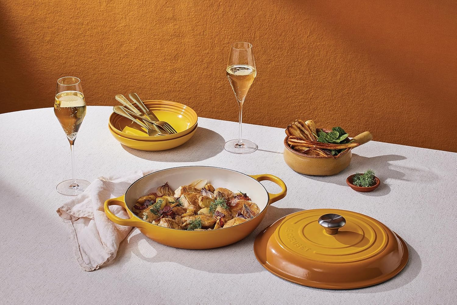 Le Creuset Signature żeliwny garnek Gourmet, okrągły, Ø 30 cm, 3,5 l, do wszystkich rodzajów kuchenek włącznie z indukcyjnymi, 5,55 kg, czerwony piec