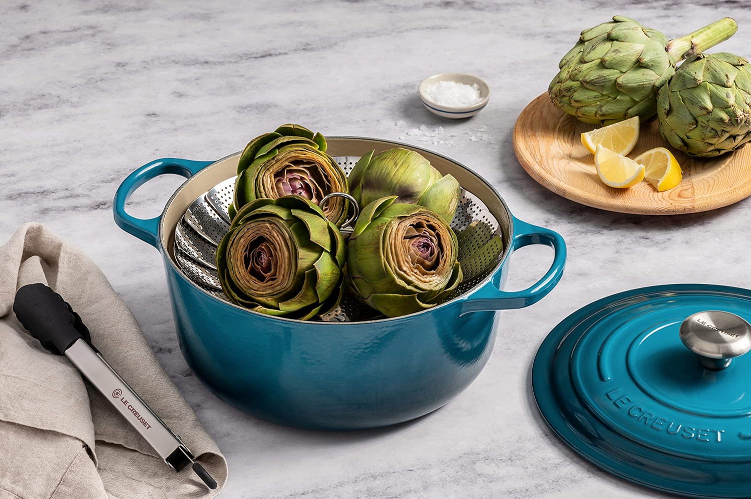 Le Creuset Signature żeliwne naczynie do pieczenia z pokrywką, Ø 26 cm, okrągłe, nadaje się do wszystkich rodzajów kuchenek i kuchenek indukcyjnych, pojemność: 5,3 l, 5,135 kg, kolor czerwony