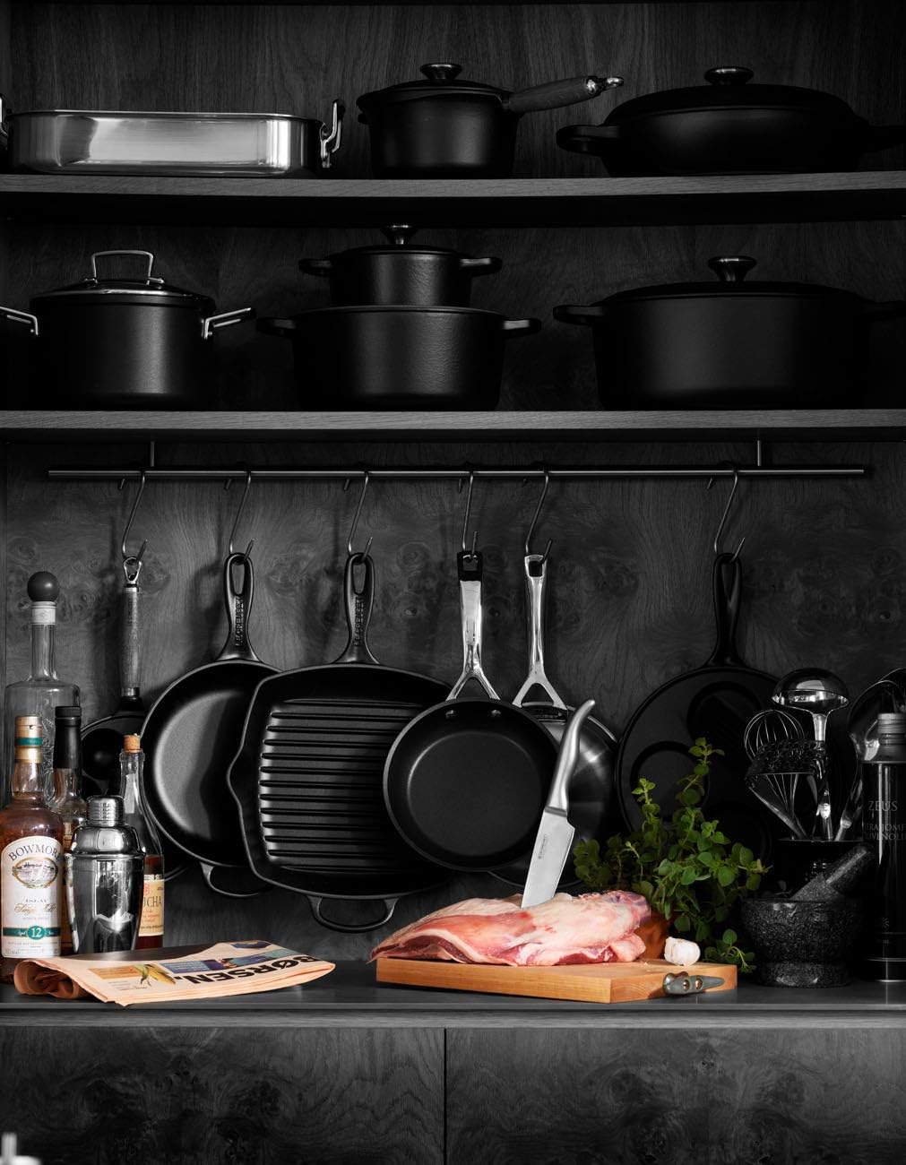 Le Creuset Signature żeliwne naczynie do pieczenia z pokrywką, Ø 26 cm, okrągłe, nadaje się do wszystkich rodzajów kuchenek i kuchenek indukcyjnych, pojemność: 5,3 l, 5,135 kg, kolor czerwony