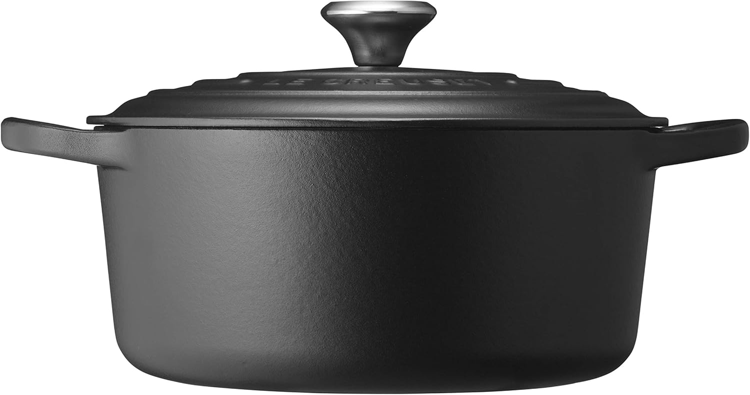 Le Creuset Signature żeliwne naczynie do pieczenia z pokrywką, Ø 26 cm, okrągłe, nadaje się do wszystkich rodzajów kuchenek i kuchenek indukcyjnych, pojemność: 5,3 l, 5,135 kg, kolor czerwony