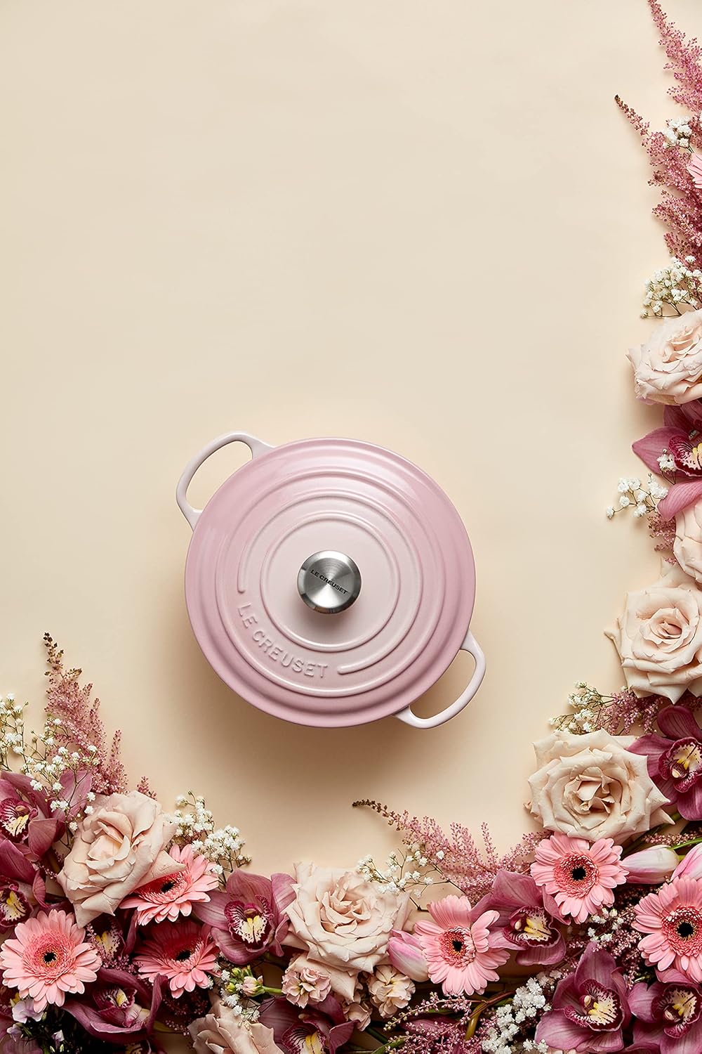 Le Creuset Signature żeliwne naczynie do pieczenia z pokrywką, Ø 26 cm, okrągłe, nadaje się do wszystkich rodzajów kuchenek i kuchenek indukcyjnych, pojemność: 5,3 l, 5,135 kg, kolor czerwony