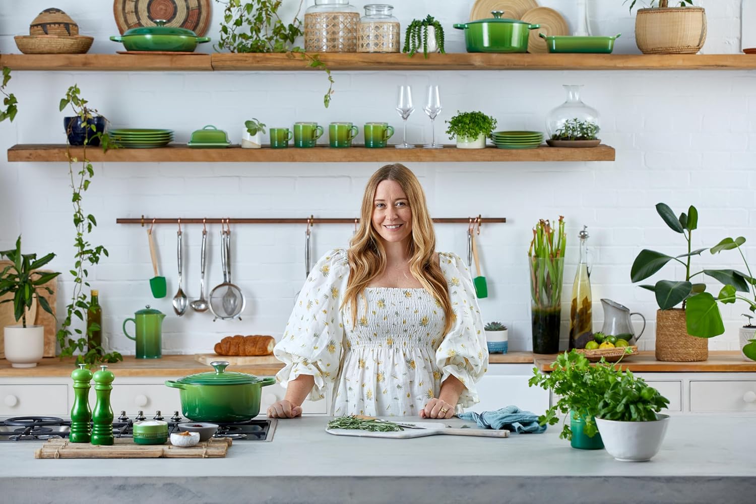 Le Creuset Signature żeliwne naczynie do pieczenia z pokrywką, Ø 26 cm, okrągłe, nadaje się do wszystkich rodzajów kuchenek i kuchenek indukcyjnych, pojemność: 5,3 l, 5,135 kg, kolor czerwony