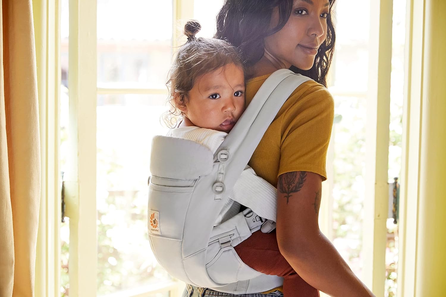 Ergobaby Omni Breeze Nosidełko dla noworodków od urodzenia do 20 kg, 4 pozycje SoftFlex Mesh Ergonomiczne nosidełko dla niemowląt Nosidełko do noszenia na plecach, Graphite Grey