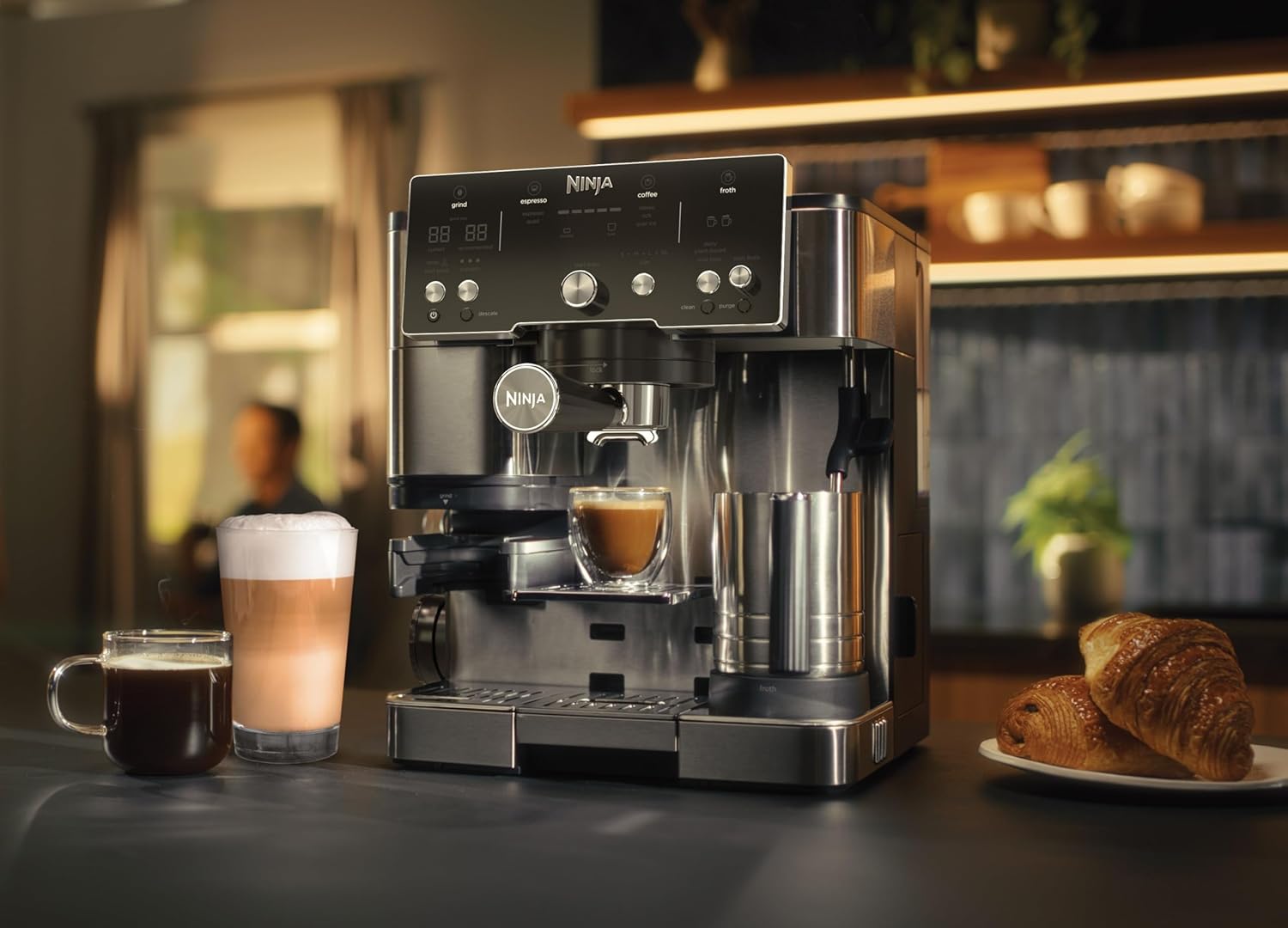Ninja Luxe Premier Ekspres do kawy 3 w 1, latte, cappuccino, cold brew, espresso, wbudowany młynek i spieniacz do mleka, łatwy w obsłudze, 4 automatyczne ustawienia spieniania, srebrny, ES601EU