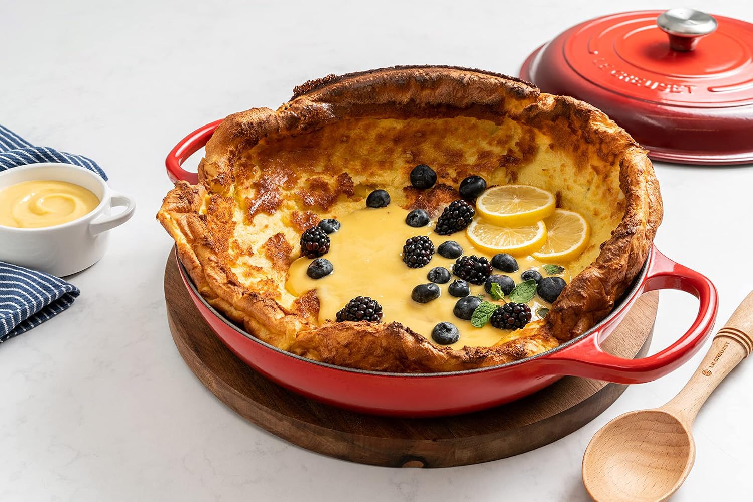 Le Creuset Signature żeliwny garnek Gourmet, okrągły, Ø 30 cm, 3,5 l, do wszystkich rodzajów kuchenek włącznie z indukcyjnymi, 5,55 kg, czerwony piec