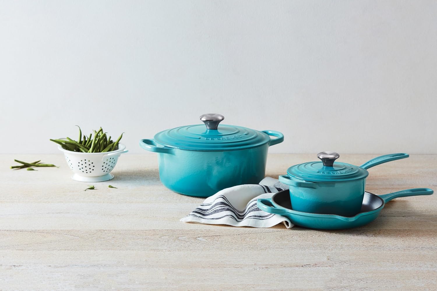 Le Creuset Signature żeliwne naczynie do pieczenia z pokrywką, Ø 26 cm, okrągłe, nadaje się do wszystkich rodzajów kuchenek i kuchenek indukcyjnych, pojemność: 5,3 l, 5,135 kg, kolor czerwony