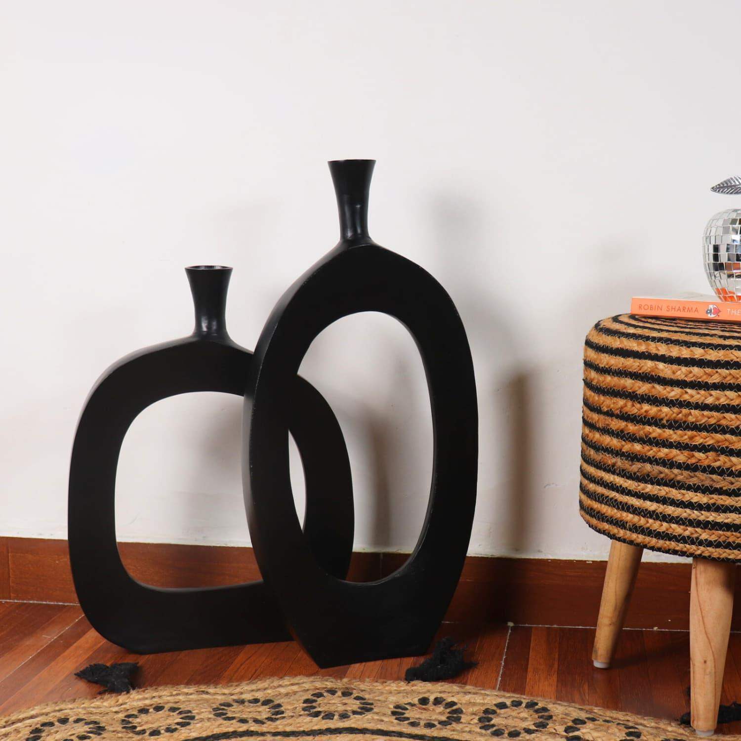 Premium black Curvy Aluminum Vase