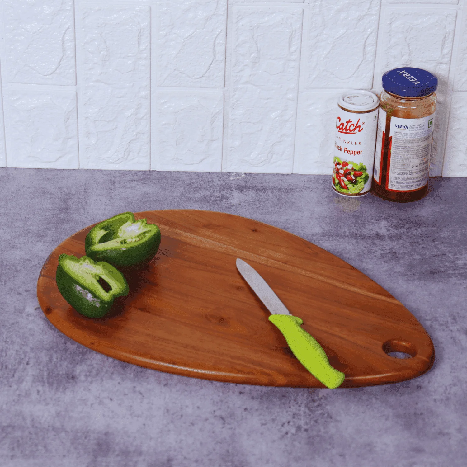 The OVAL Chopping Board Acacia Wood