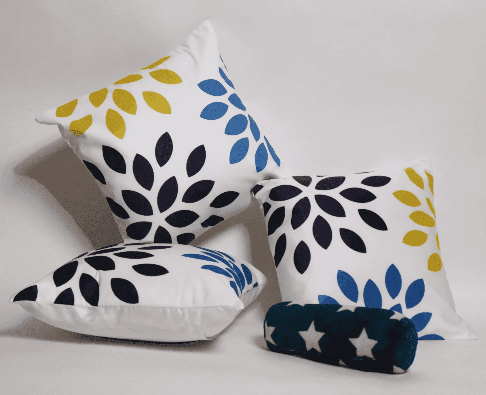 The Royal Leaf  Velvet Cushion Cover