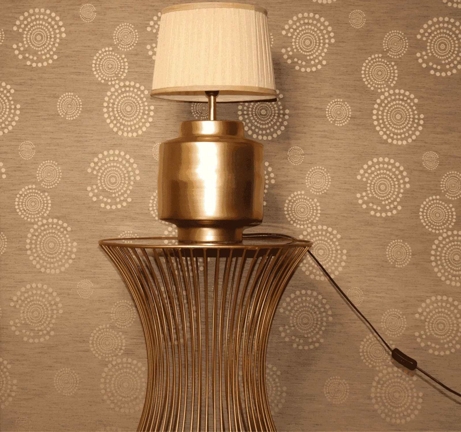 Metal Table Lamp (Golden Ray)