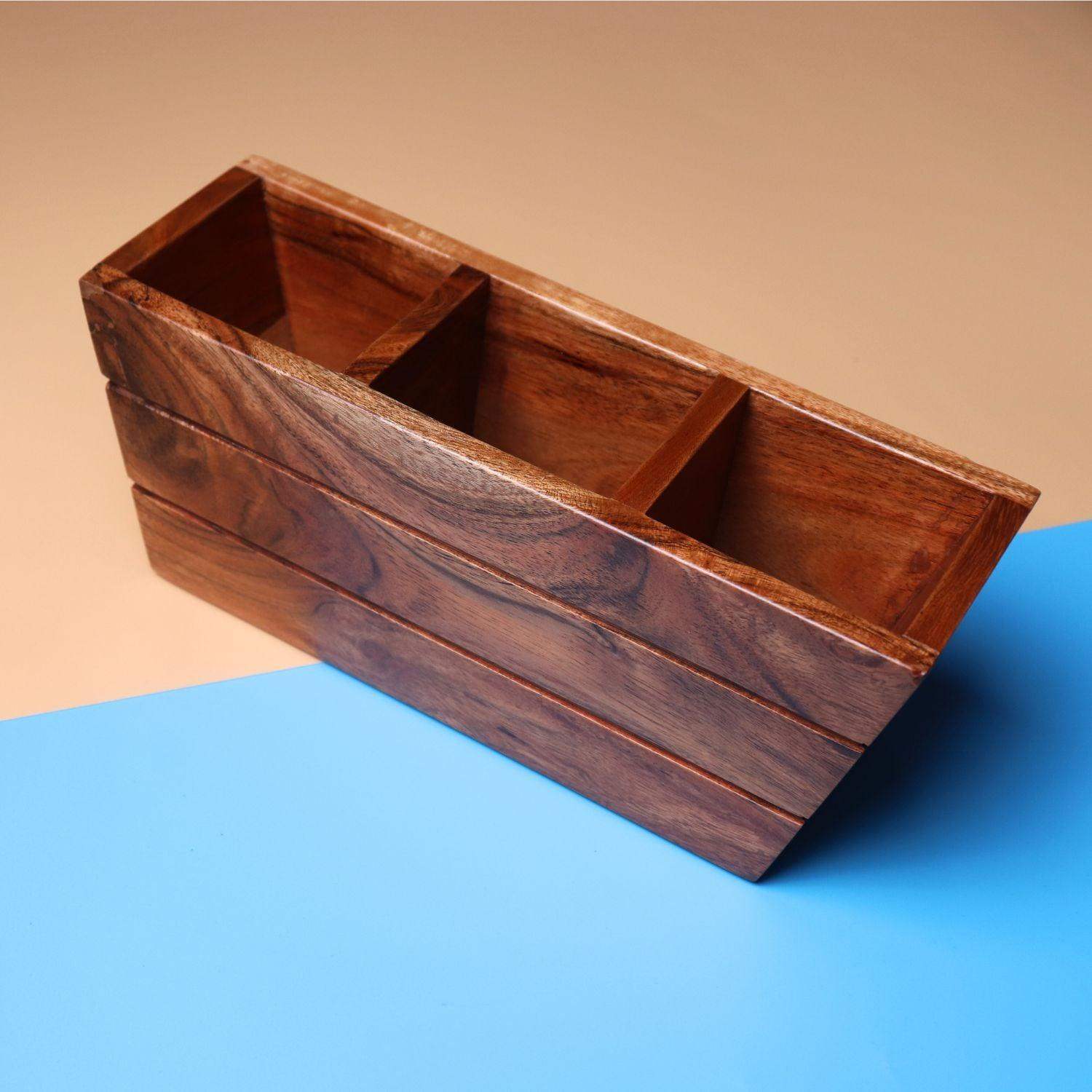 Wooden Cutlery Organizer in Boat Shape