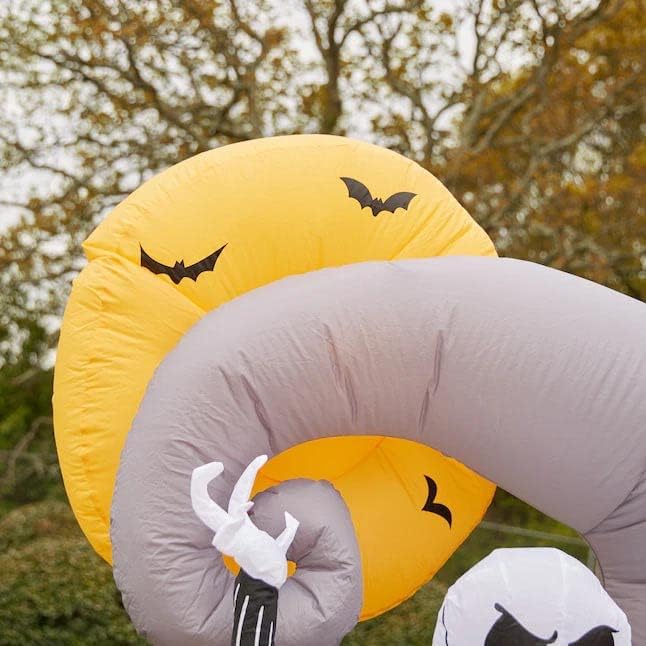 2025 7ft Jack Skull and Sally Hills Scene