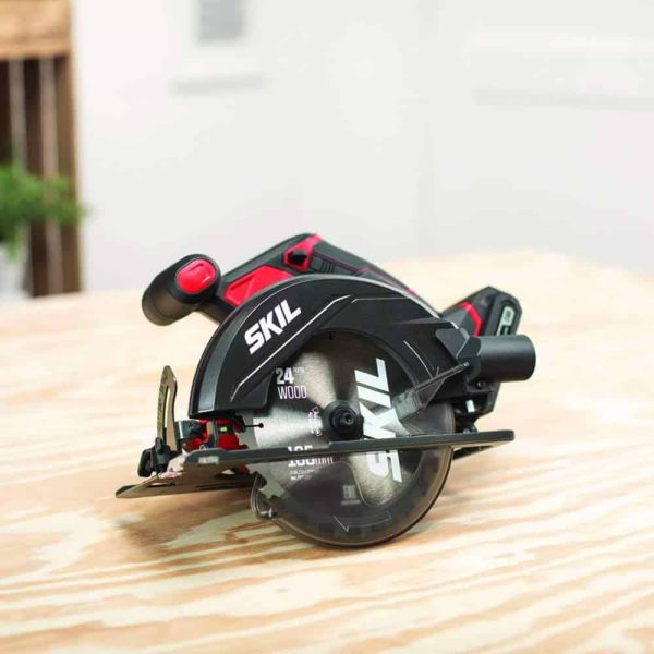 20V 6-1/2 Inch Cordless Circular Saw Includes 2.0Ah PWR CORE 20 Lithium Battery and Charger CR540602