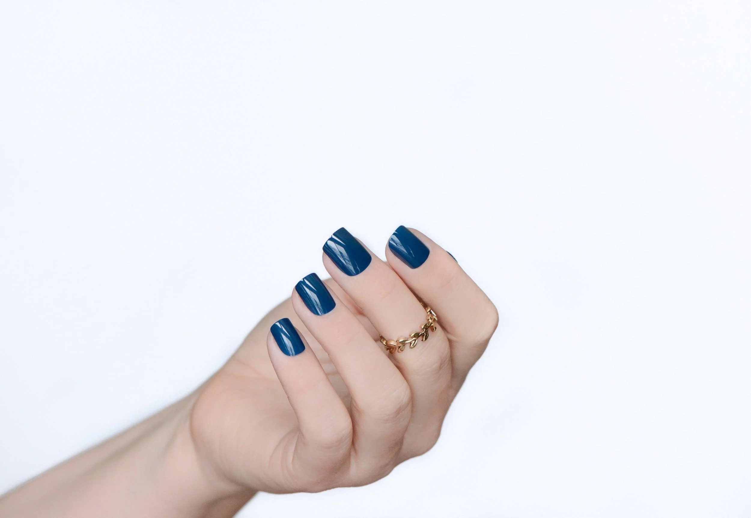 POLISHED ARTIFICIAL NAILS