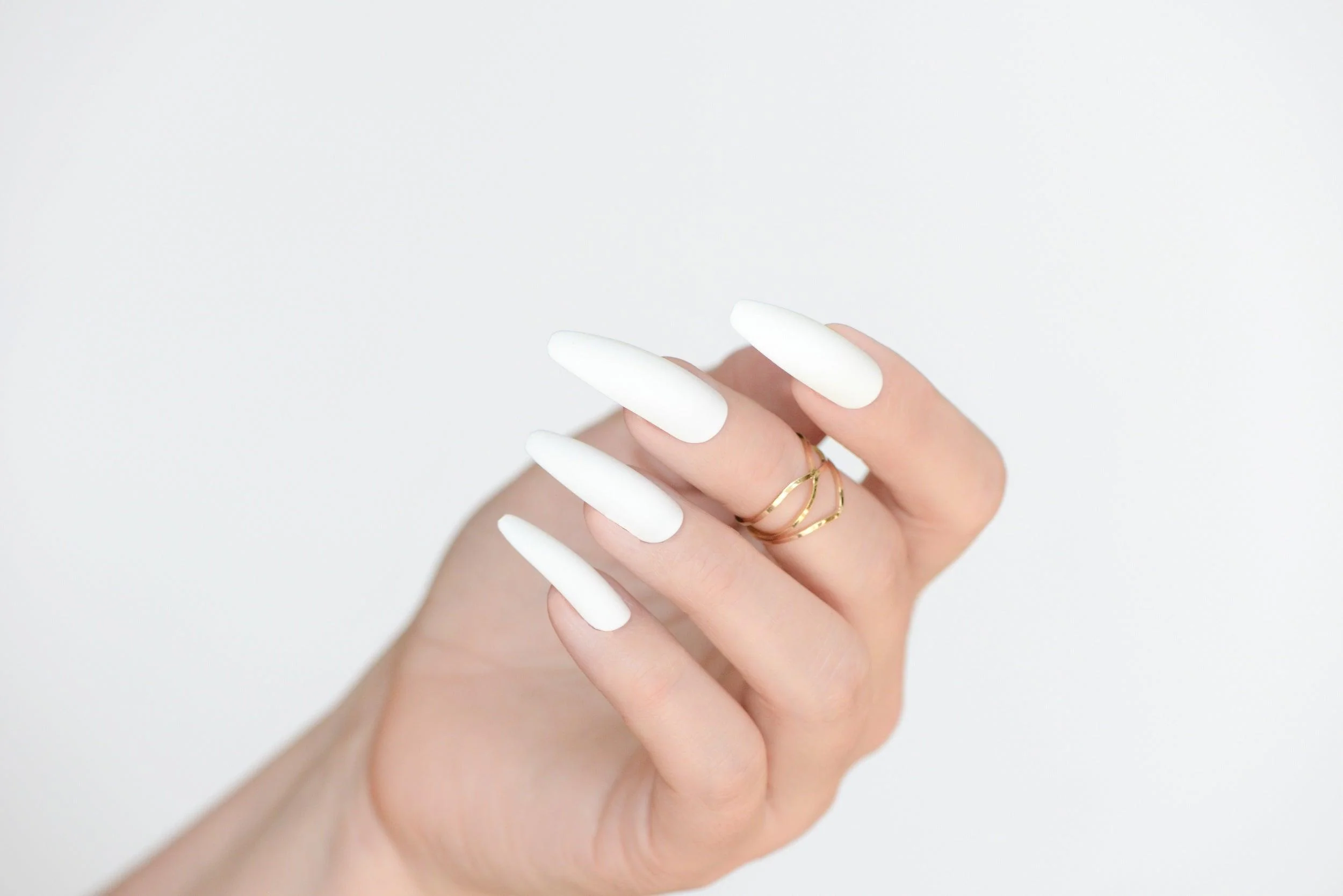 POLISHED ARTIFICIAL NAILS