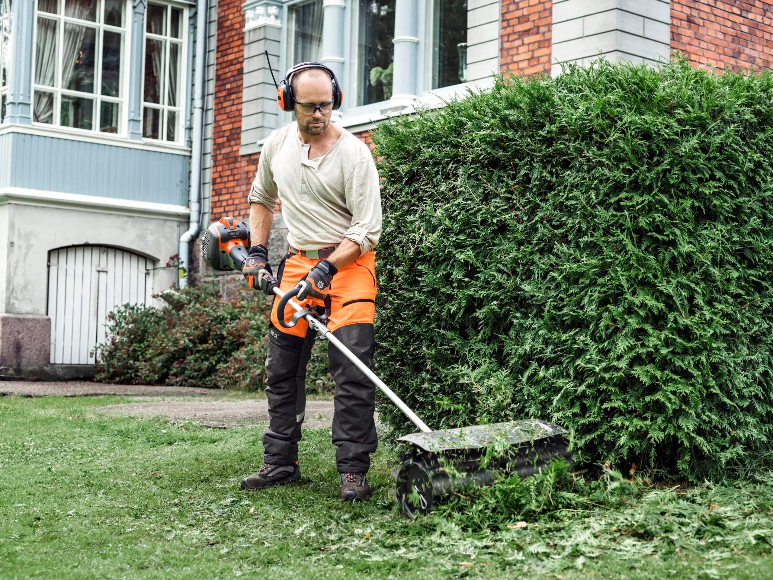 2025 Husqvarna 970545001 330LK 28-cc 2-cycle 20-in Straight Shaft Gas String Trimmer with Attachment Capable and Edger Capable