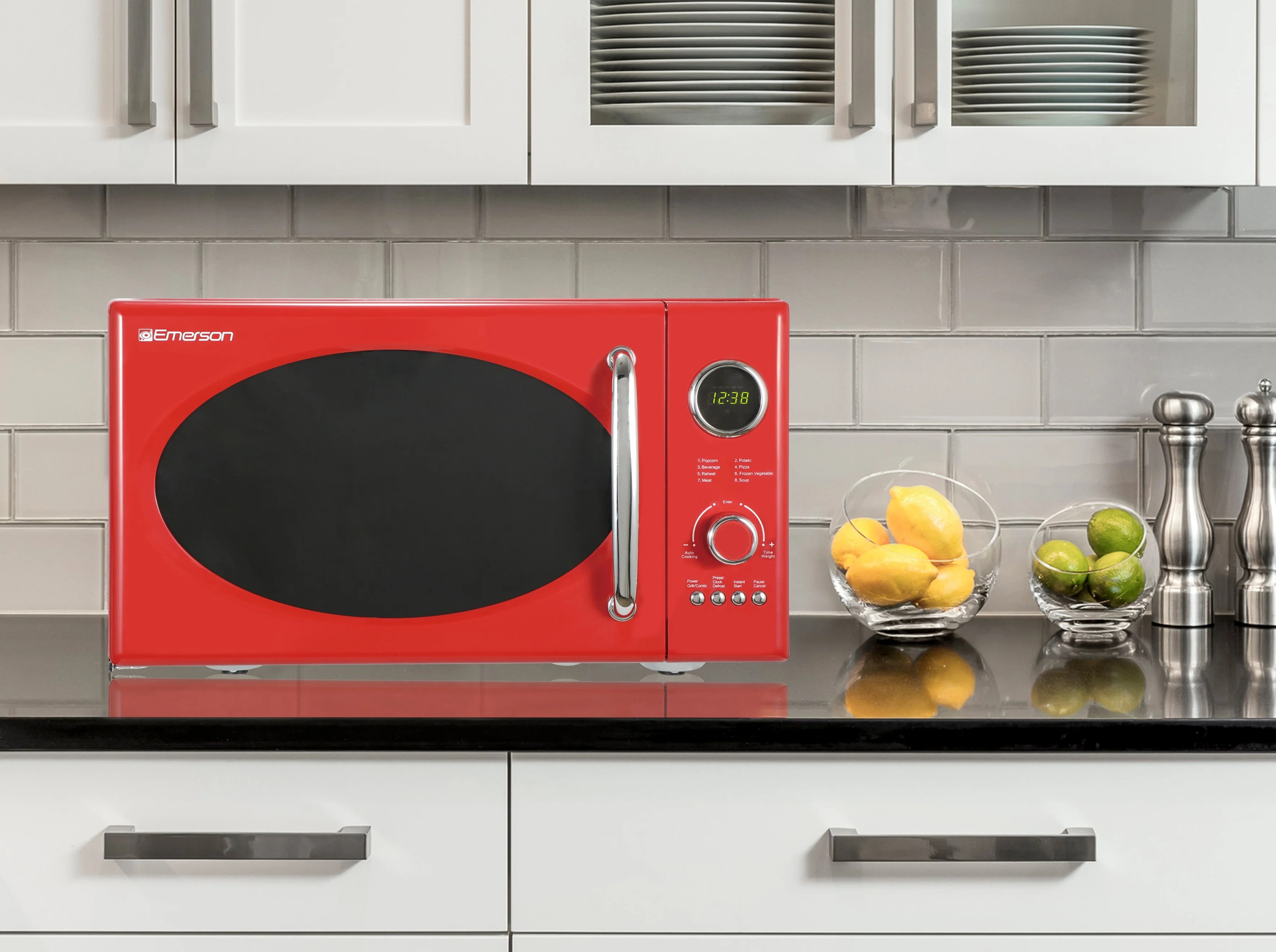 Emerson 0.9 Cu. Ft., 800W Retro Red Microwave Oven with Grill, MWRG0901RD