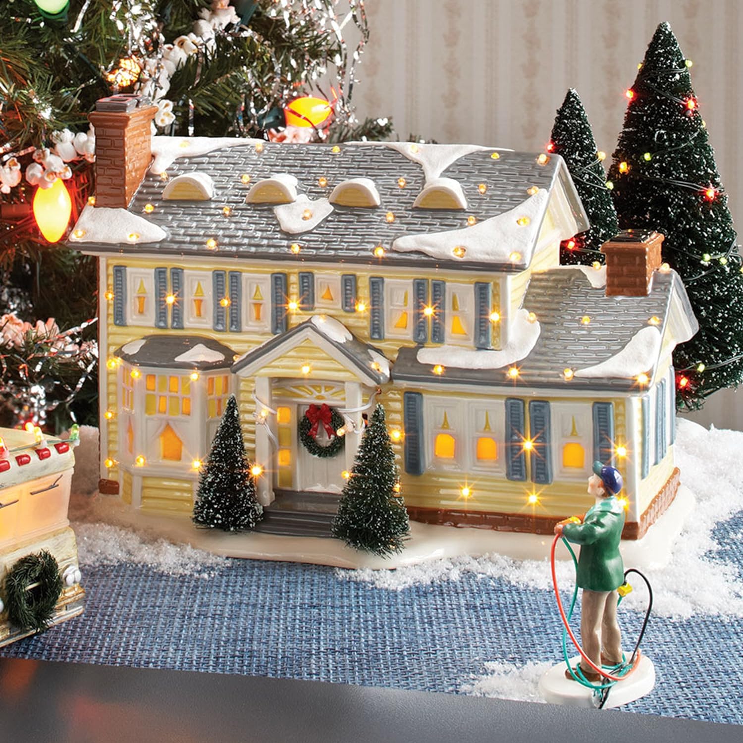2025 Snow Village National Lampoon's Christmas Vacation Griswold Vacation Home Lighted Architecture, 7.48
