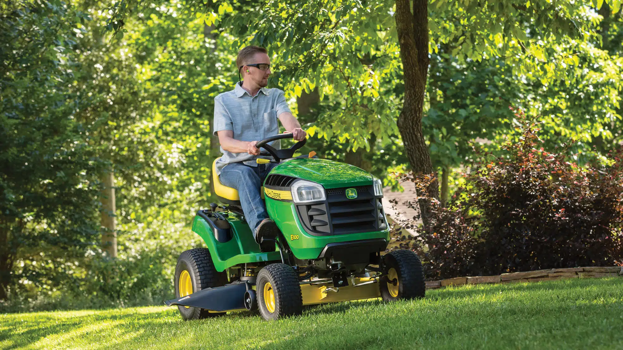 John Deere S100 42-in Riding Lawn Mower – 17.5-HP Gas Hydrostatic Drive