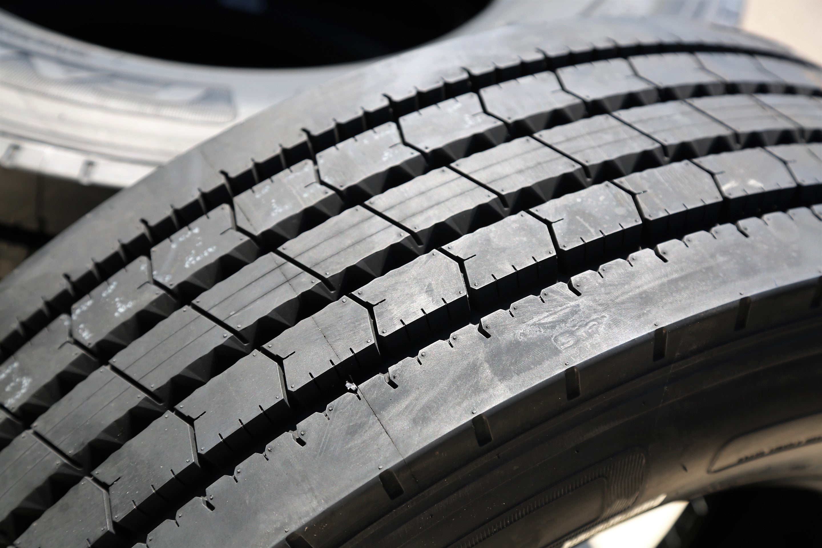 Fortune FAR602 245/70R17.5 Load J 18 Ply All Position Commercial Tire