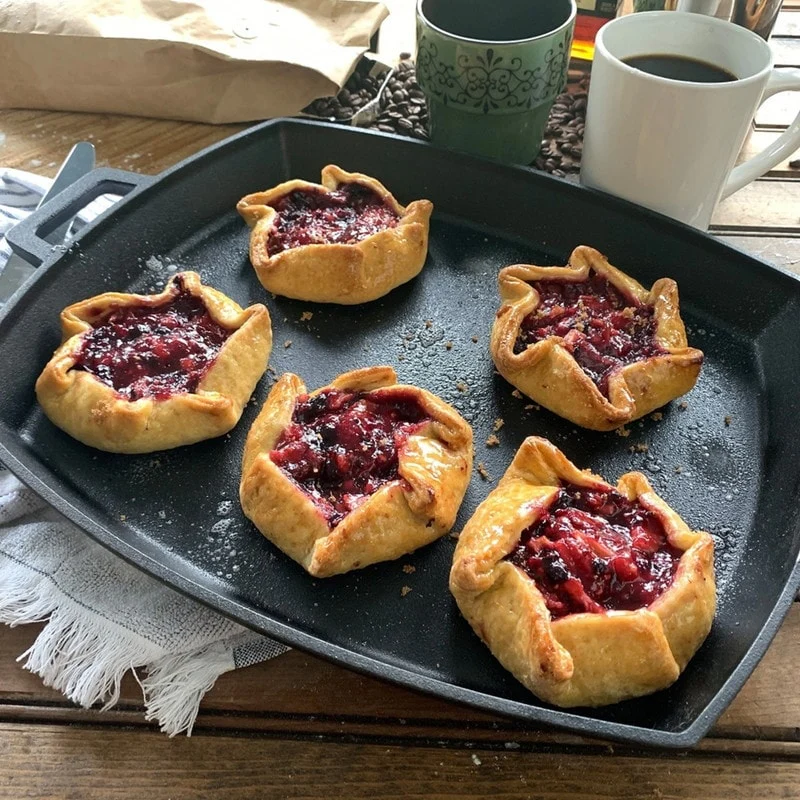 Bayou Classic® 14 x 12-in Shallow Cast Iron Pan