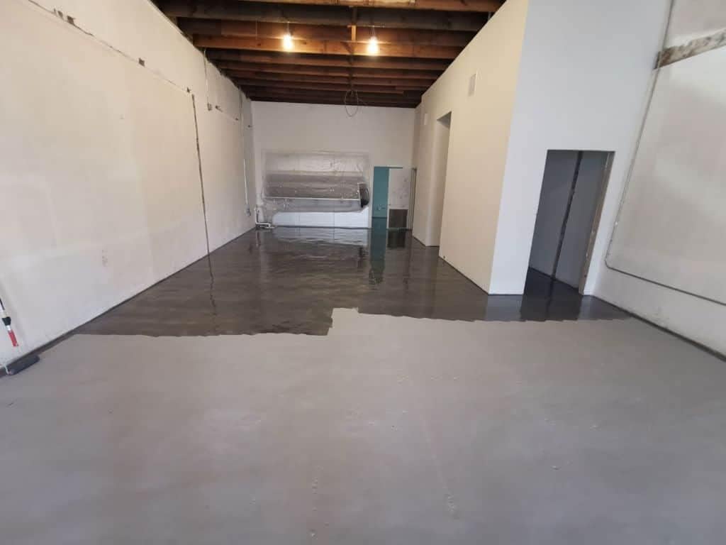 2025 The Only Encapsulant that Seals Non-Friable Black Mastic and Primes for New Paint, Epoxy, Tile, Leveling Cements, and more. 1 Gallon (Light Grey)