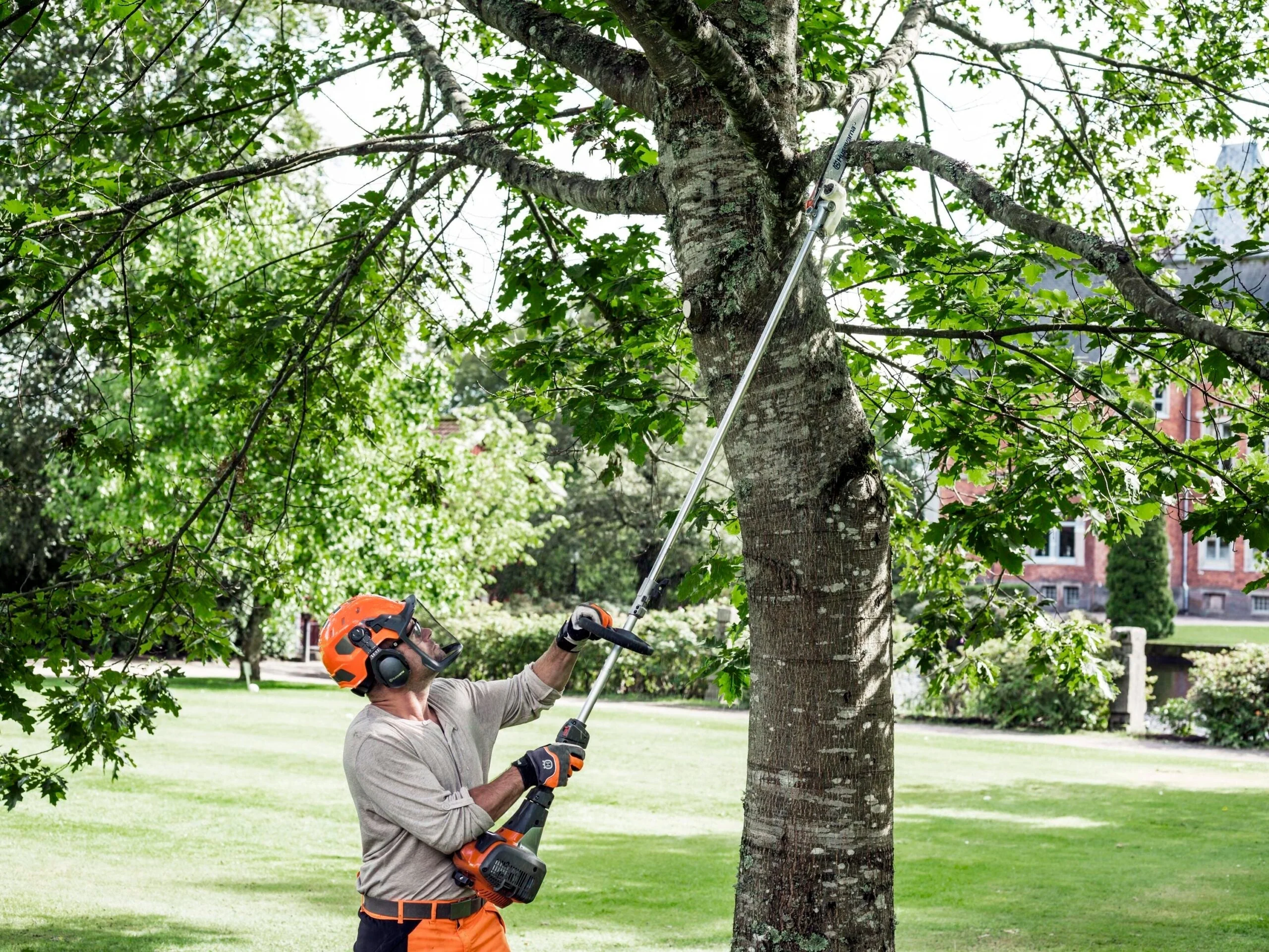 2025 Husqvarna 970545001 330LK 28-cc 2-cycle 20-in Straight Shaft Gas String Trimmer with Attachment Capable and Edger Capable