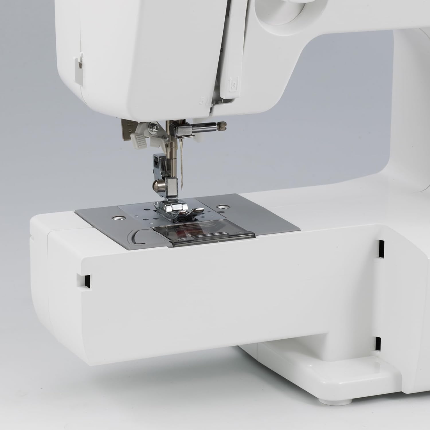 Brother XM3700 Machine, 37 Built-in Stitches, 5 Included Sewing Feet