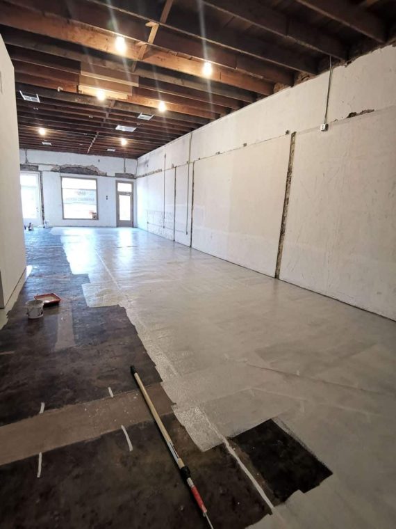 2025 The Only Encapsulant that Seals Non-Friable Black Mastic and Primes for New Paint, Epoxy, Tile, Leveling Cements, and more. 1 Gallon (Light Grey)