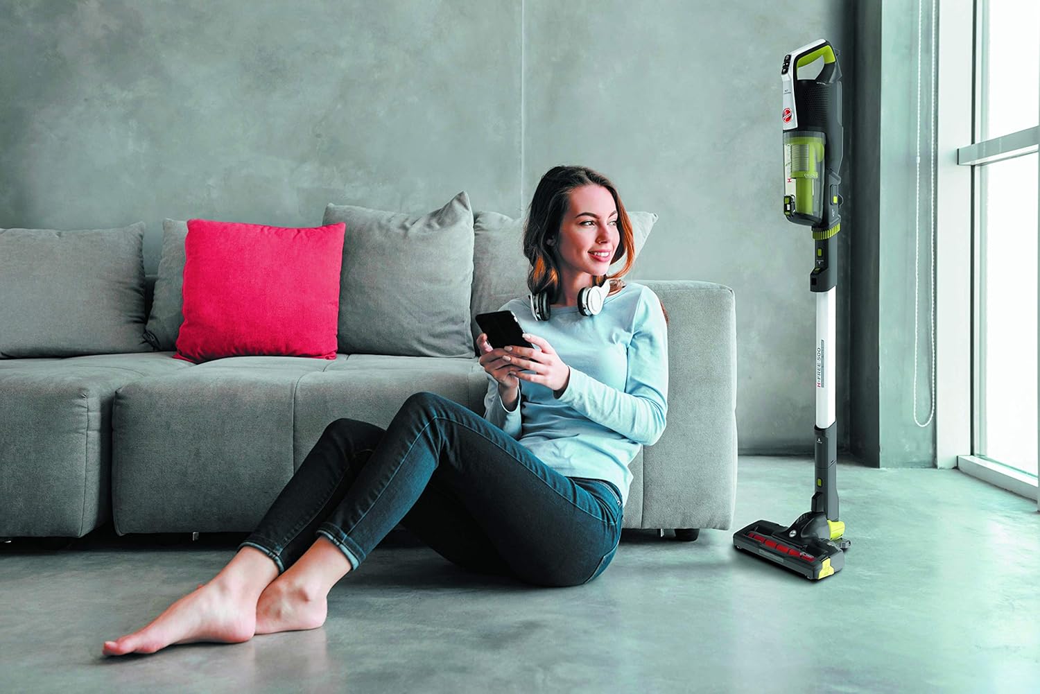 Hoover Akku-Staubsauger mit Tierhaar-Düse, austauschbare Walzen für Universalboden und sensible Bden, bis zu 30 Min. Laufzeit, beutellos, freistehend, leicht & kompakt verstaubar [HF522NPW]