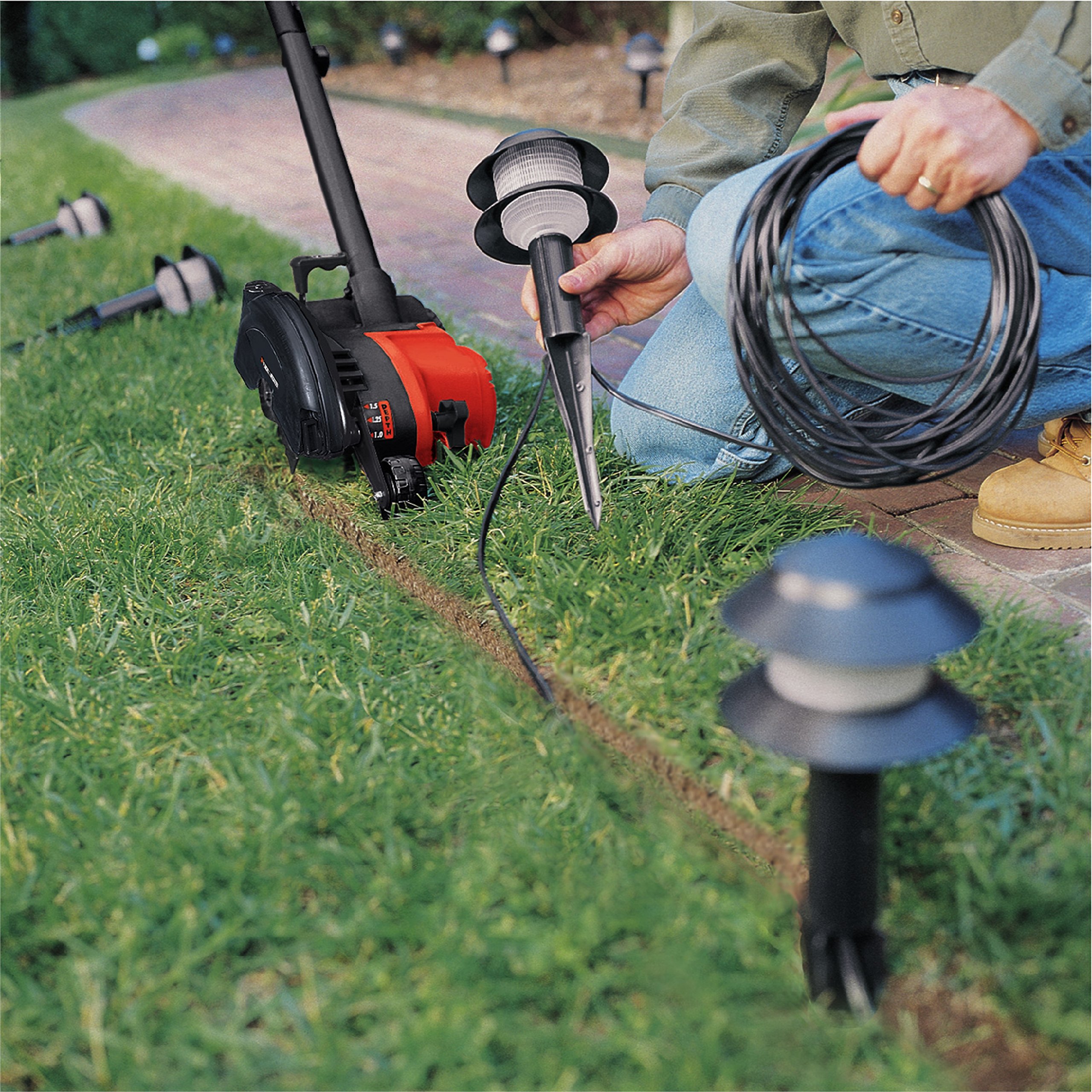 BLACK+DECKER 12 Amp 2-in-1 Landscape Edger and Trencher
