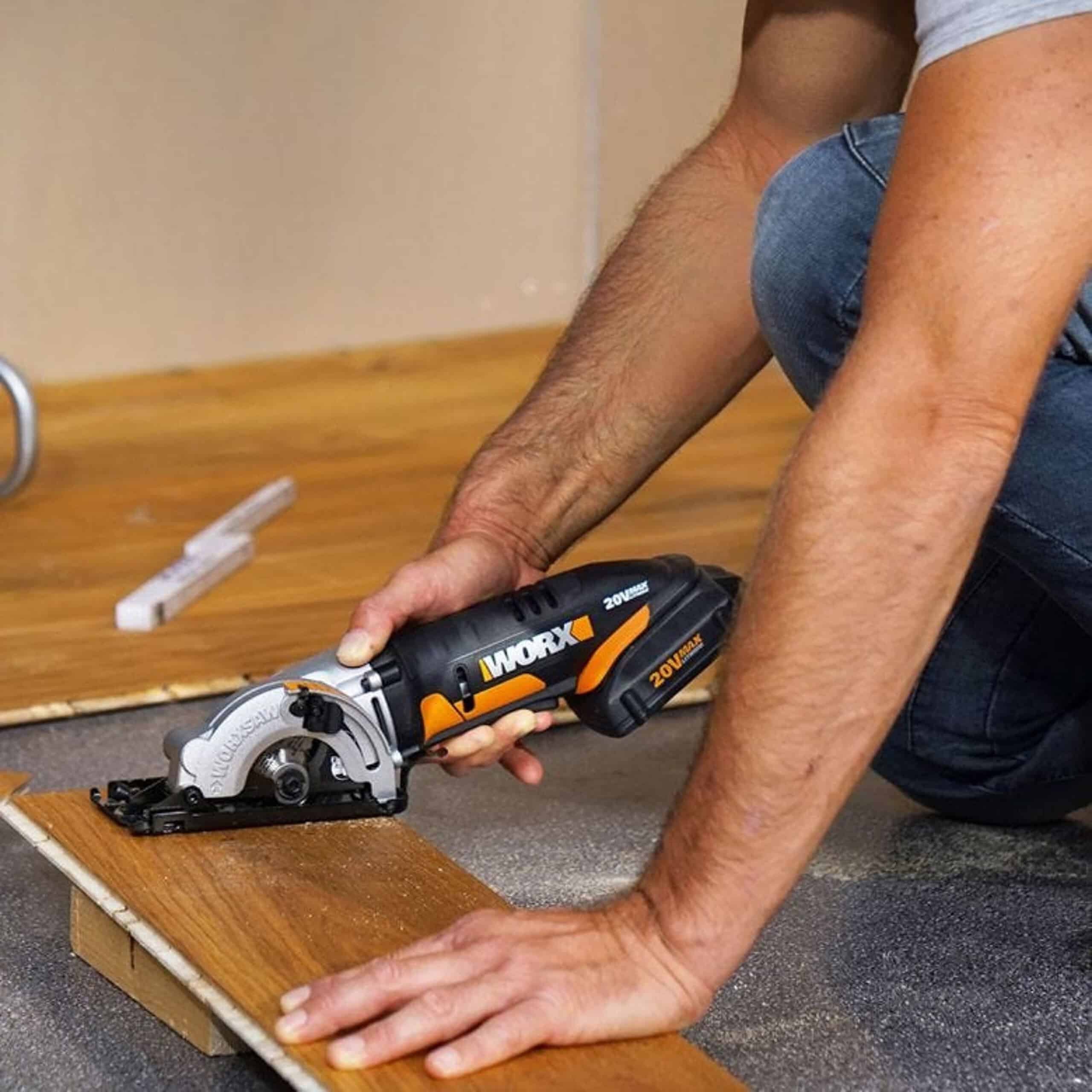 20-volt Max 3-3/8-in Cordless Circular Saw (Bare Tool)