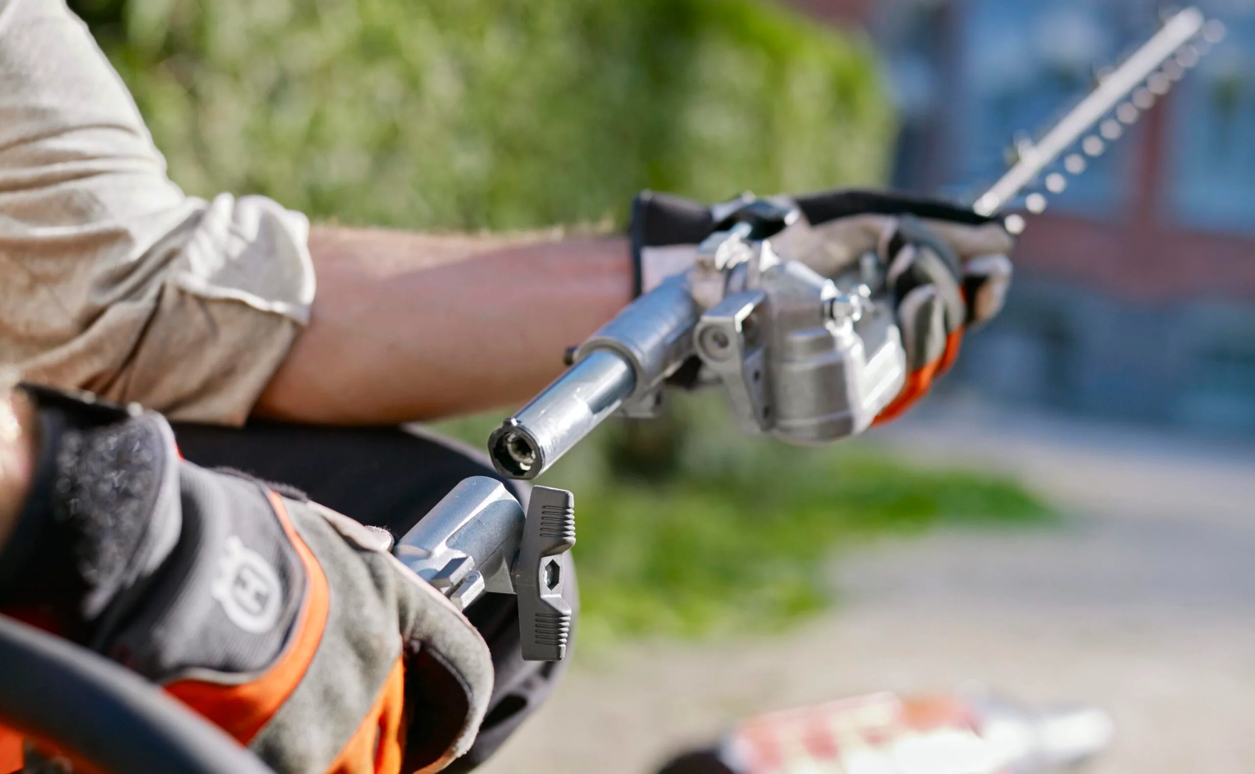 2025 Husqvarna 970545001 330LK 28-cc 2-cycle 20-in Straight Shaft Gas String Trimmer with Attachment Capable and Edger Capable