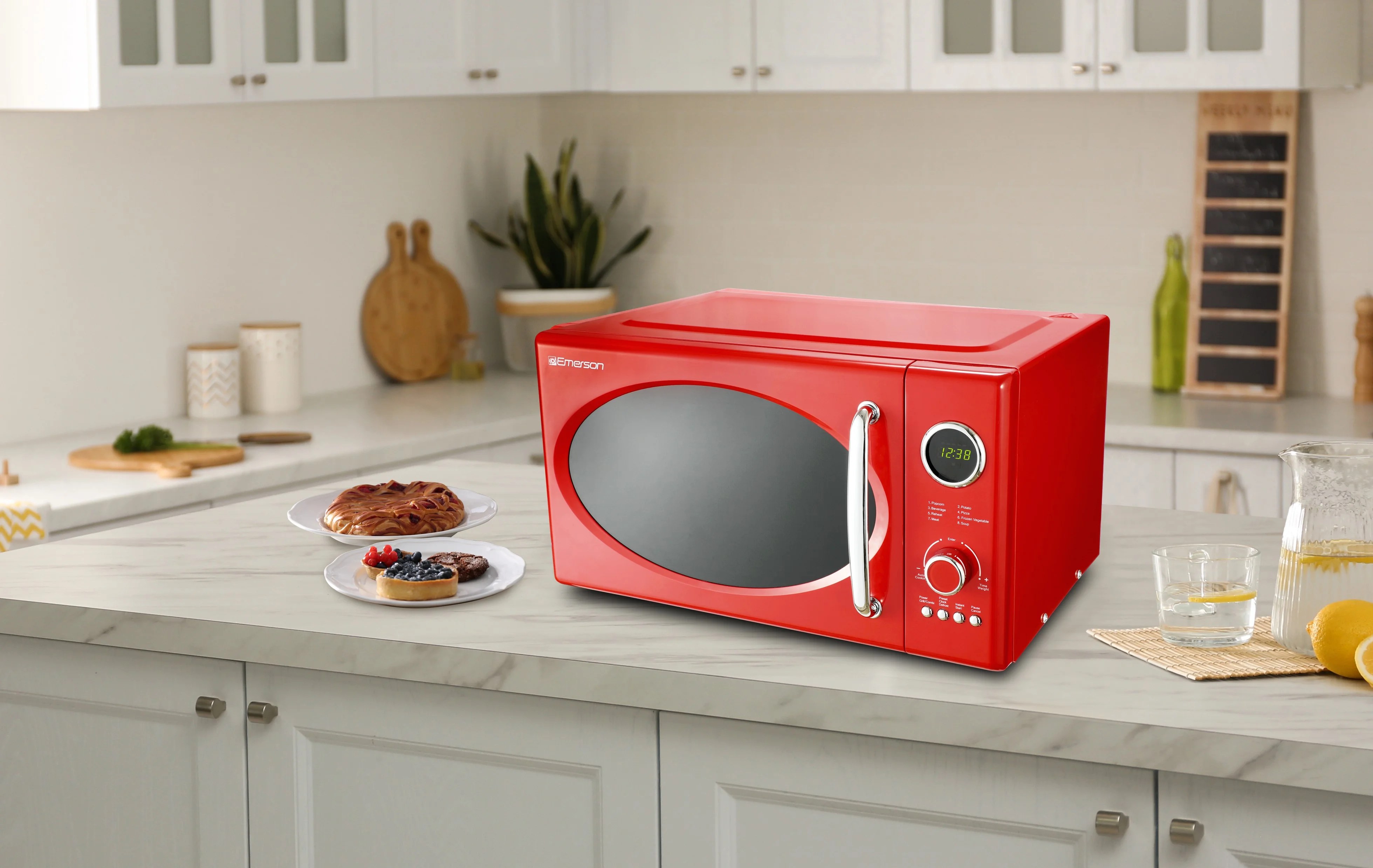 Emerson 0.9 Cu. Ft., 800W Retro Red Microwave Oven with Grill, MWRG0901RD