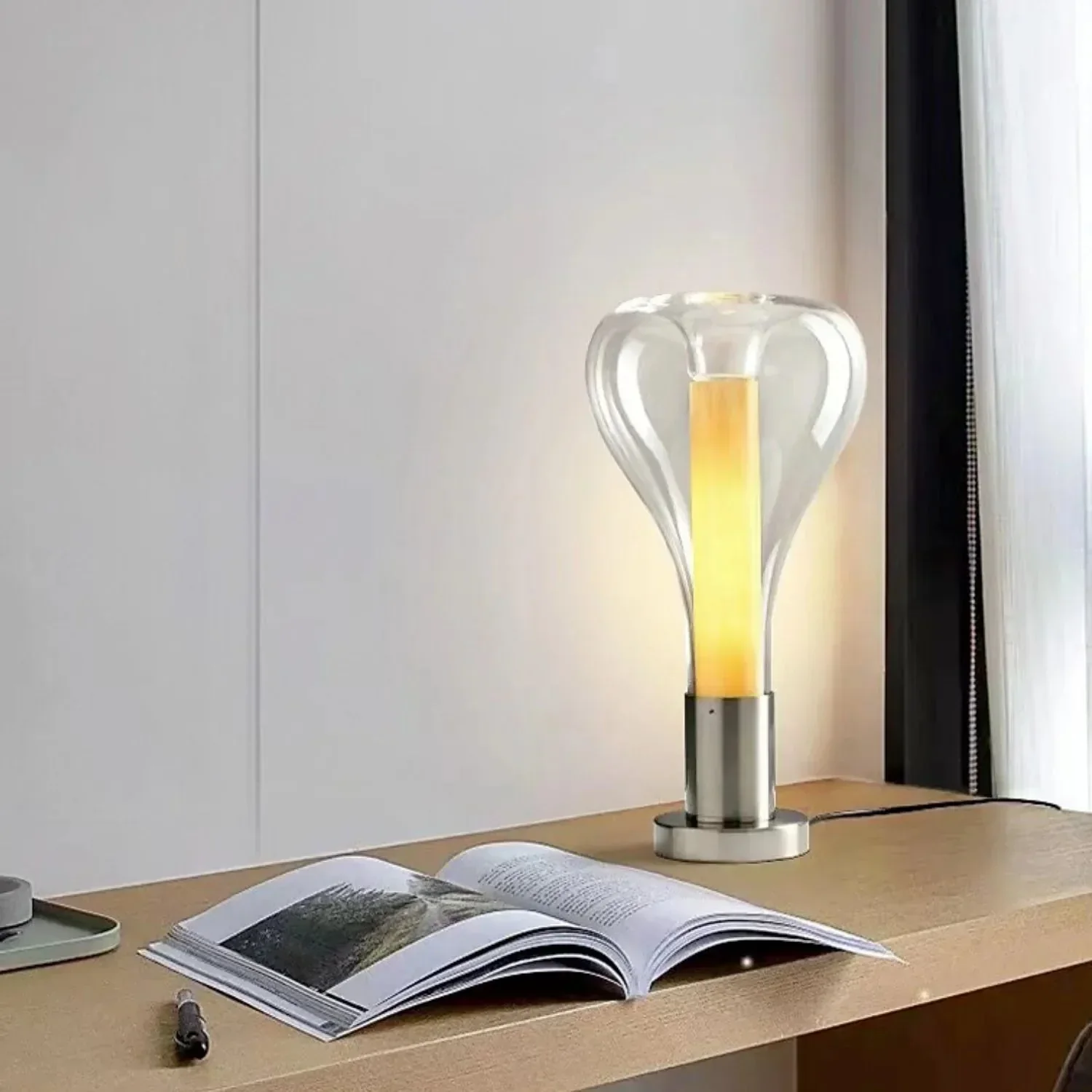 Saphéa | Lampe de Table – Fusion d’Art et de Lumière