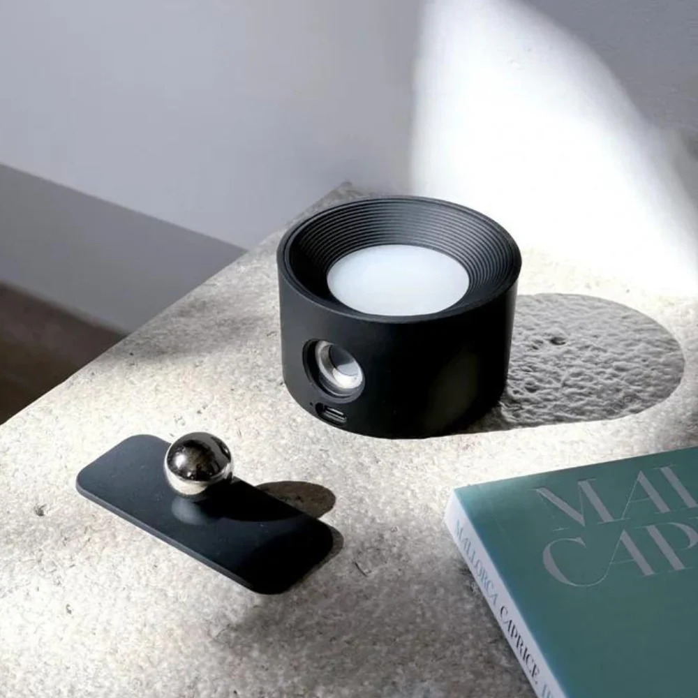 Alésia | Lampe LED fine avec bras flexible