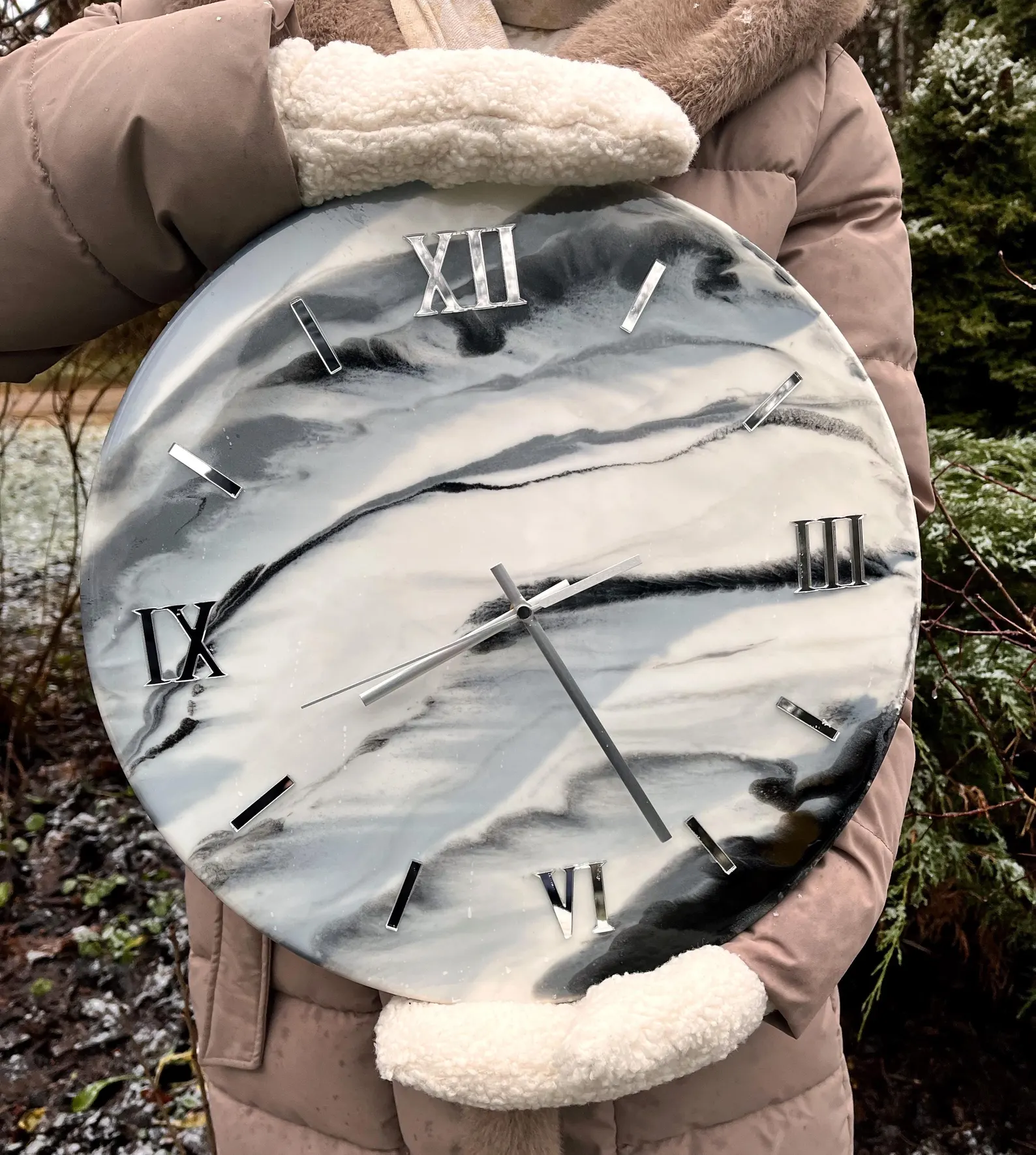 Handmade Epoxy Resin Clock | Modern Wall Accessory with Marble Effect | Elegant Timepiece with Marble Design for Contemporary Home Decor and Stylish Wall Art