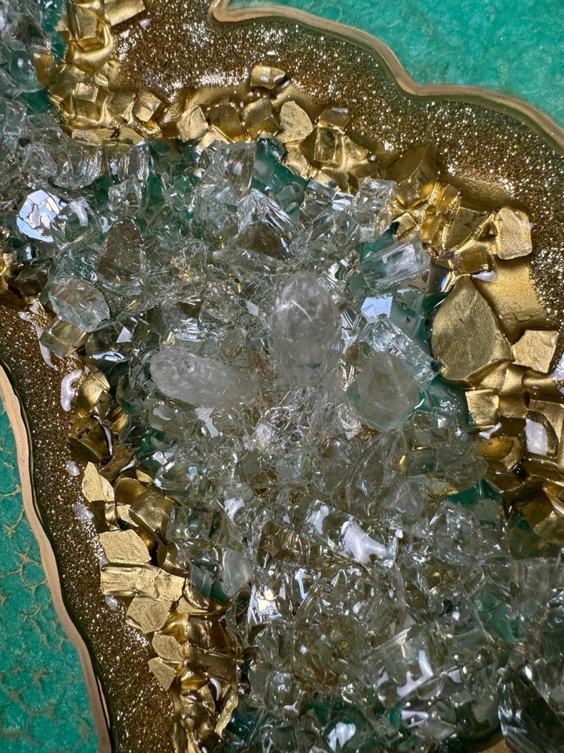 Aqua Elegance: Resin Art with Ocean Stones