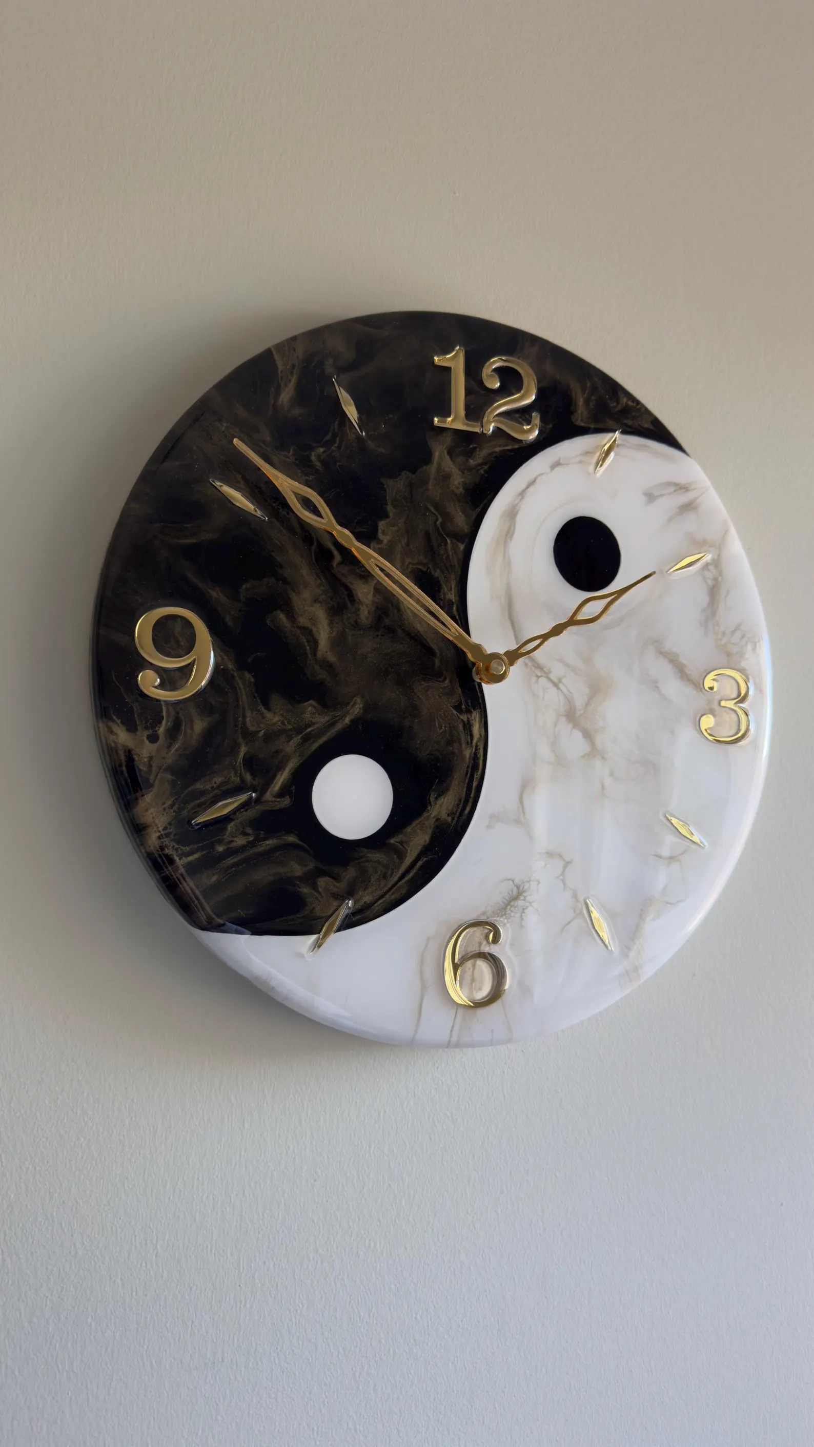 Handmade Resin Wall Clock �C Large Modern Wall Clock �C Unique Art Resin Desk Clock �C Custom Oversized Wall Clock �C Stylish Decorative Epoxy Resin Clock for Home & Office