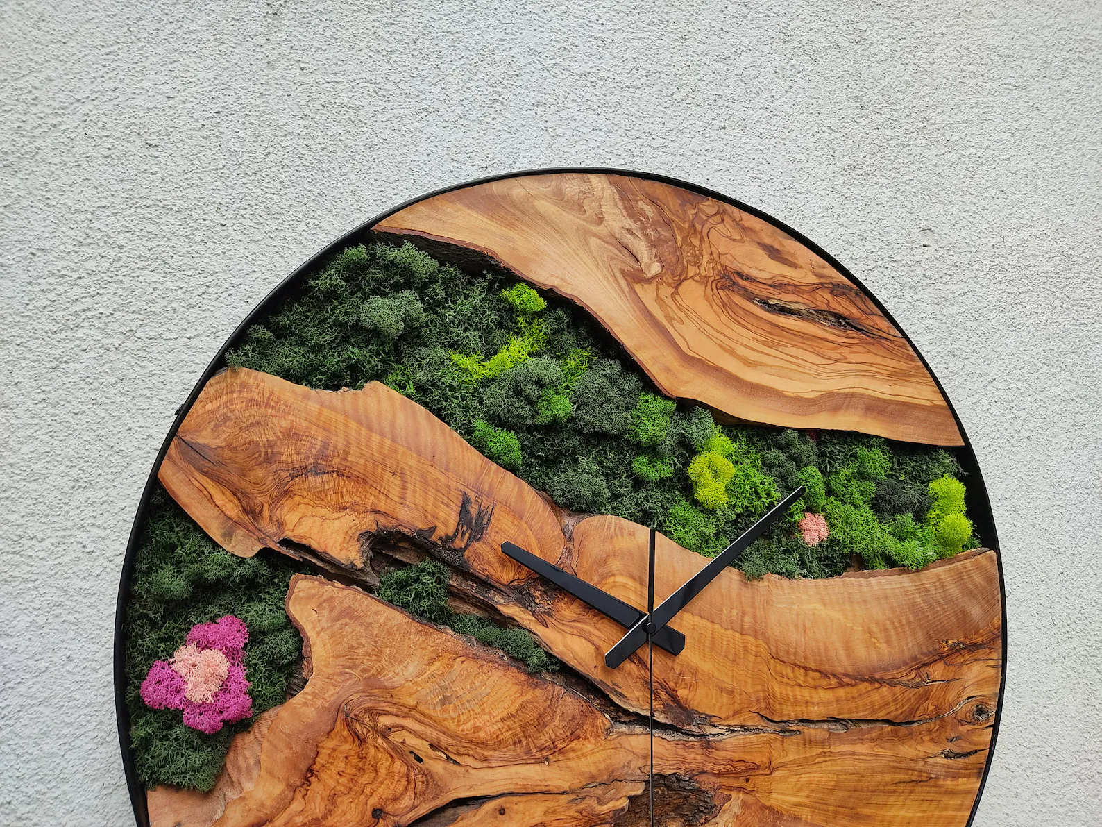 Handmade Custom Moss & Wood Wall Clock �C Personalized Green Moss Wall Art Clock for Home, Office & Living Room �C Eco-Friendly Rustic Decor & Unique Made-to-Order Gift