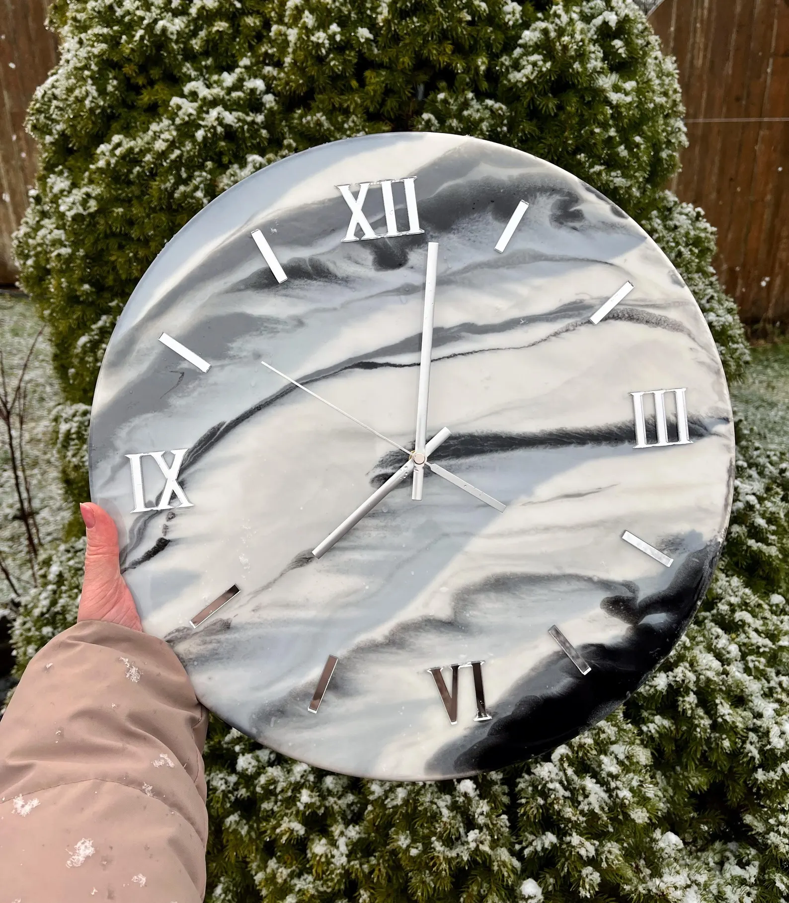 Handmade Epoxy Resin Clock | Modern Wall Accessory with Marble Effect | Elegant Timepiece with Marble Design for Contemporary Home Decor and Stylish Wall Art