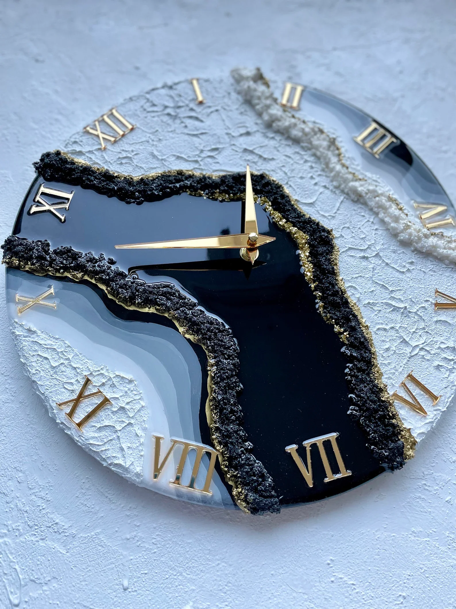 Handmade Resin Wall Clock �C Black White Gold Art �C Minimalist Wall Decor �C Luxury Housewarming Gift �C Modern Abstract Resin Art Clock