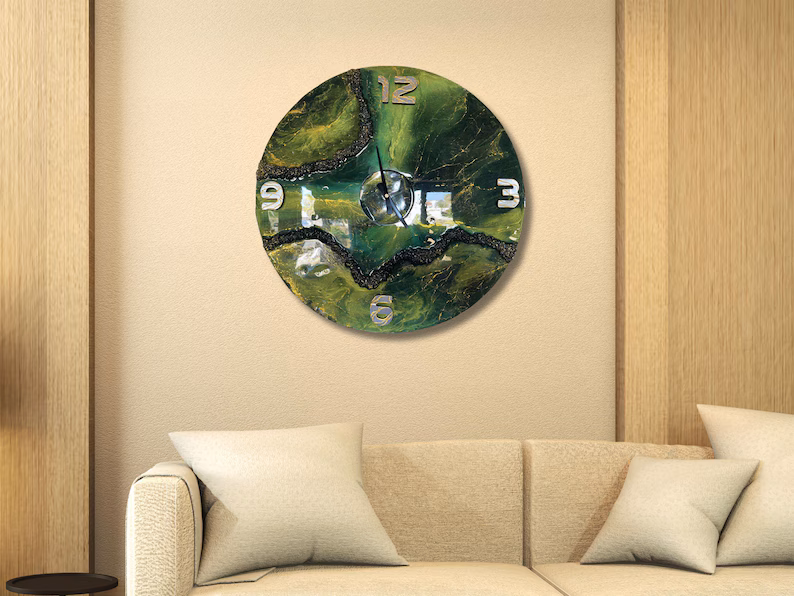 Handmade Green Resin Wall Clock �C Geode Epoxy Art �C Modern Decorative Wall Clock for Living Room, Bedroom & Office �C Unique Crystal Resin Decor