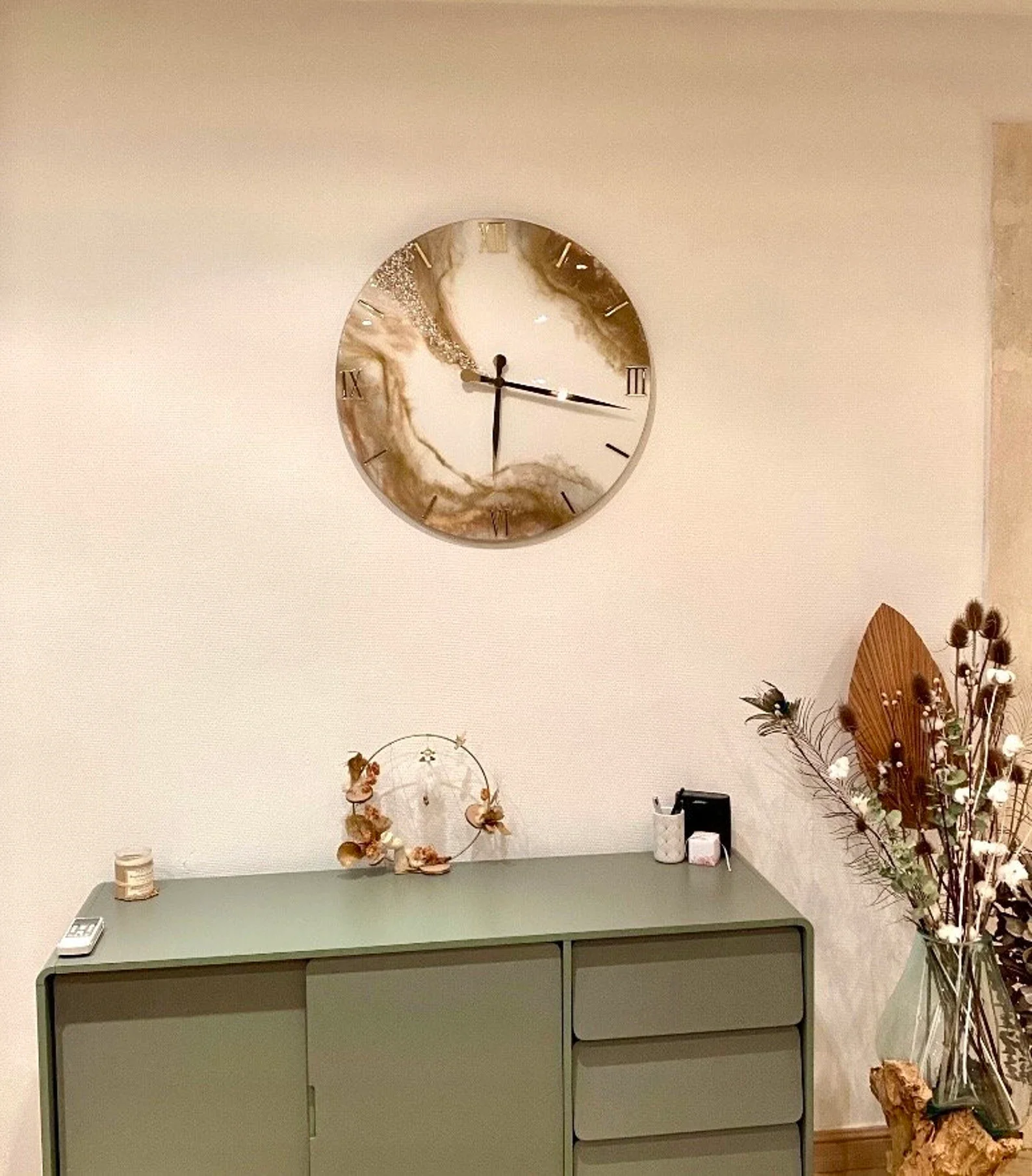 Large Beige Elegant Marble Wall Clock �C Unique Epoxy Resin Art, Modern Design, Luxury Wall Clock for Home D��cor, Perfect 60th Birthday Gift for Women and Mother