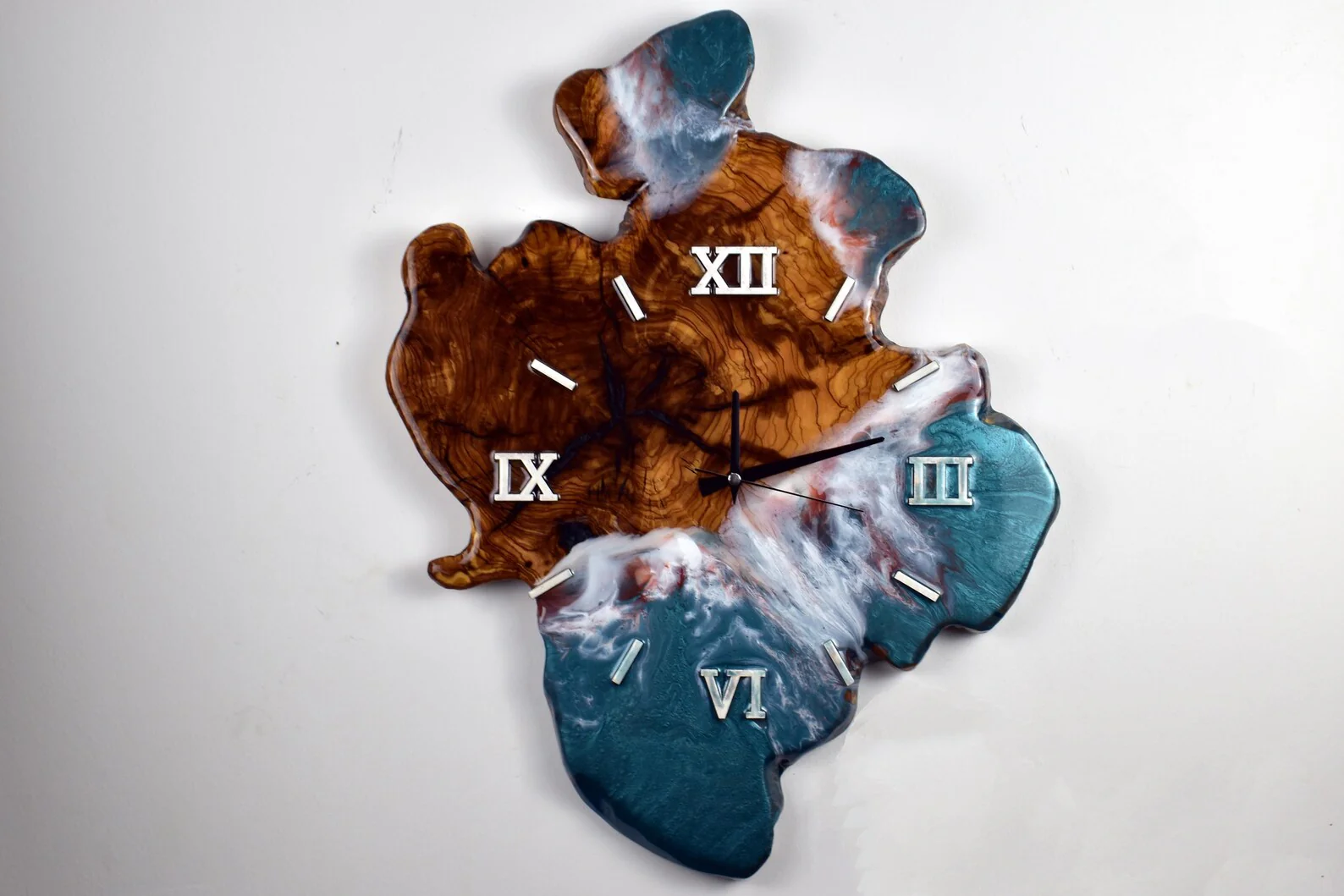 Custom Made Live Edge Rustic Rosewood Wall Clock - Epoxy Resin Ocean Art, Personalized Gift, Unique Olive Wood Wall Clock with Resin Design for Home D��cor