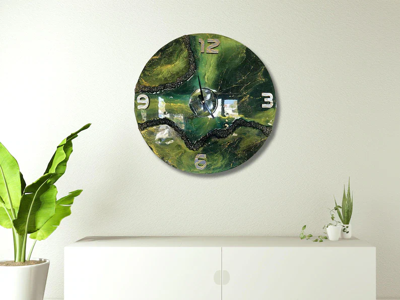 Handmade Green Resin Wall Clock �C Geode Epoxy Art �C Modern Decorative Wall Clock for Living Room, Bedroom & Office �C Unique Crystal Resin Decor